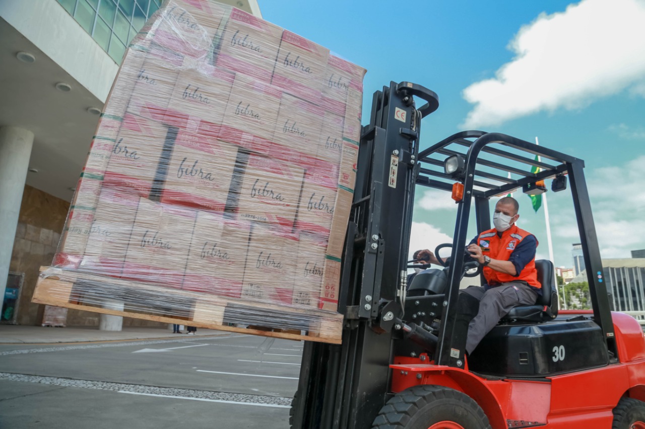 A edição 2021 da campanha Cesta Solidária Paraná, encerrada na terça-feira (06), conseguiu arrecadar mais de 200 toneladas de alimentos. . Foto: Valdelino Pontes
