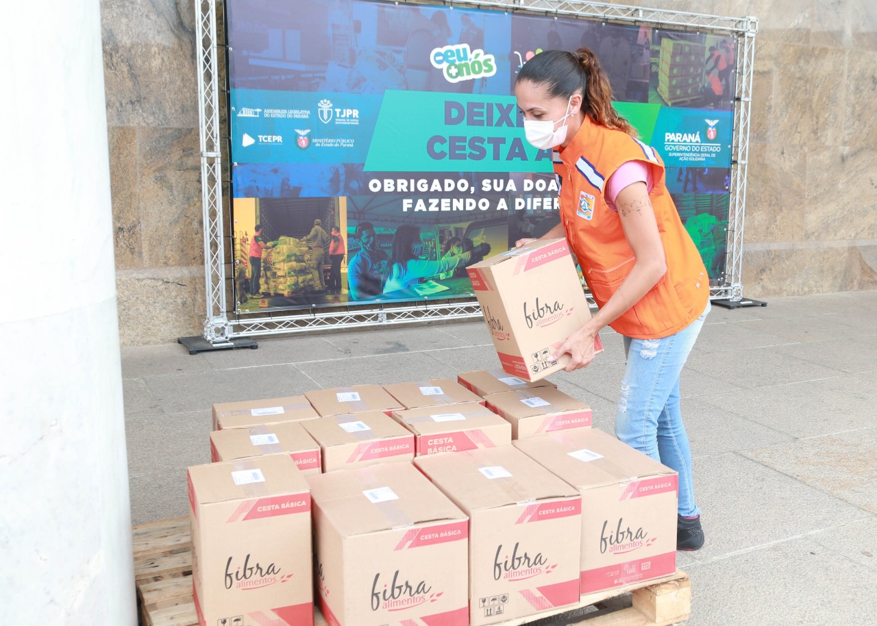 A edição 2021 da campanha Cesta Solidária Paraná, encerrada na terça-feira (06), conseguiu arrecadar mais de 200 toneladas de alimentos. . Foto: Valdelino Pontes