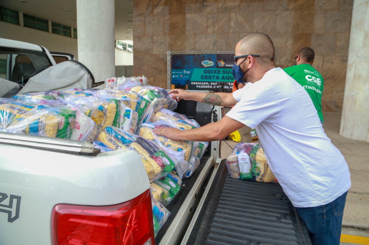 A edição 2021 da campanha Cesta Solidária Paraná, encerrada na terça-feira (06), conseguiu arrecadar mais de 200 toneladas de alimentos. . Foto: Valdelino Pontes
