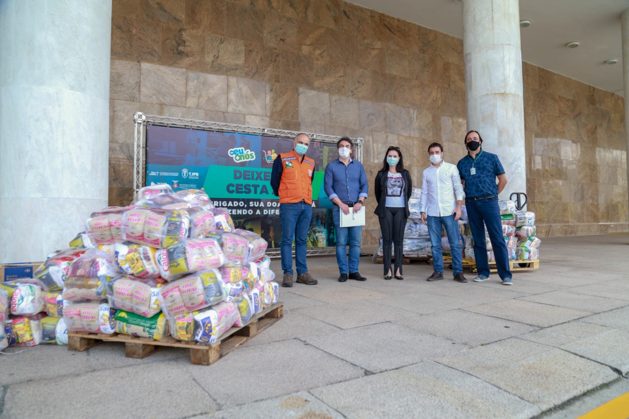 A edição 2021 da campanha Cesta Solidária Paraná, encerrada na terça-feira (06), conseguiu arrecadar mais de 200 toneladas de alimentos. . Foto: Valdelino Pontes