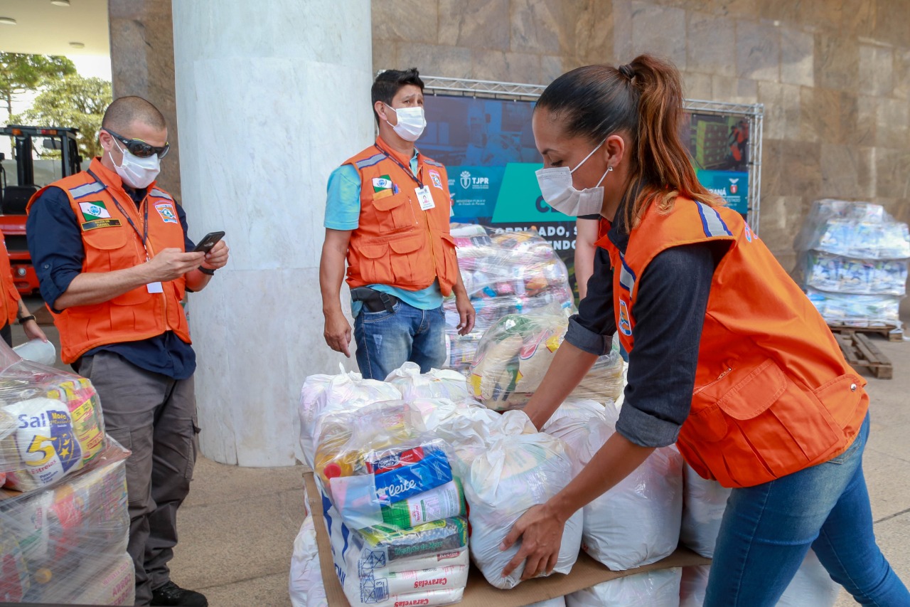 A edição 2021 da campanha Cesta Solidária Paraná, encerrada na terça-feira (06), conseguiu arrecadar mais de 200 toneladas de alimentos. . Foto: Valdelino Pontes