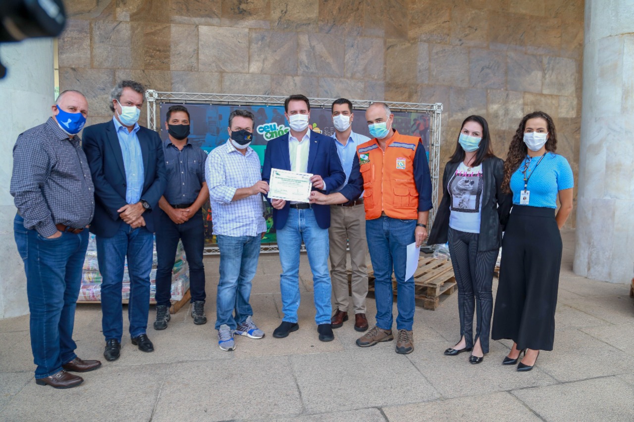 A edição 2021 da campanha Cesta Solidária Paraná, encerrada na terça-feira (06), conseguiu arrecadar mais de 200 toneladas de alimentos. . Foto: Valdelino Pontes