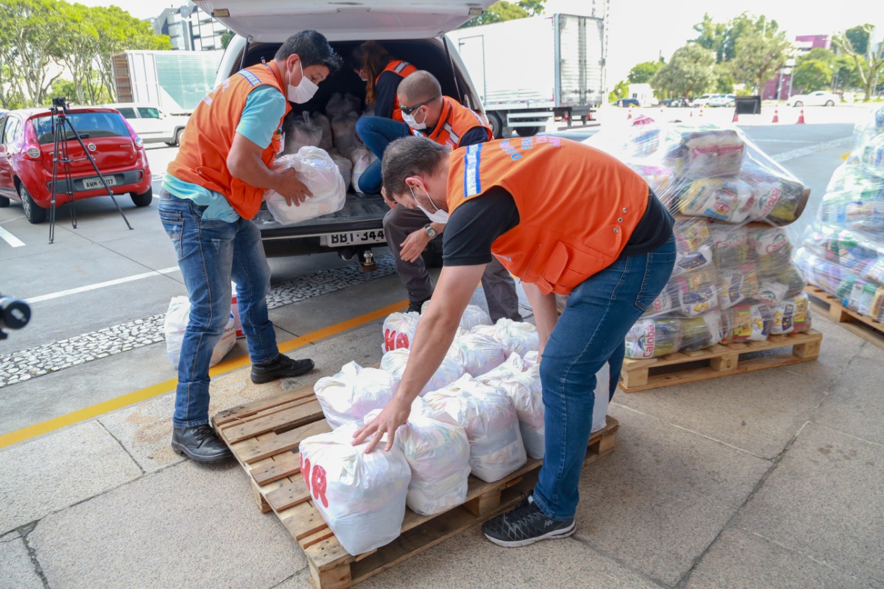 A edição 2021 da campanha Cesta Solidária Paraná, encerrada na terça-feira (06), conseguiu arrecadar mais de 200 toneladas de alimentos. . Foto: Valdelino Pontes