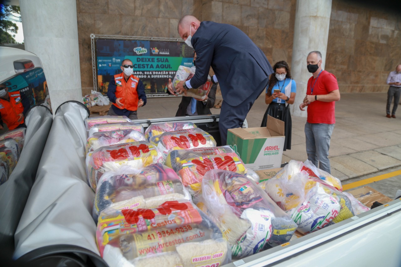 A edição 2021 da campanha Cesta Solidária Paraná, encerrada na terça-feira (06), conseguiu arrecadar mais de 200 toneladas de alimentos. . Foto: Valdelino Pontes