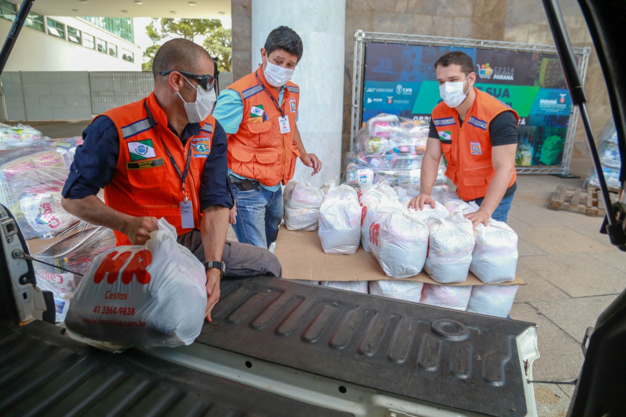A edição 2021 da campanha Cesta Solidária Paraná, encerrada na terça-feira (06), conseguiu arrecadar mais de 200 toneladas de alimentos. . Foto: Valdelino Pontes