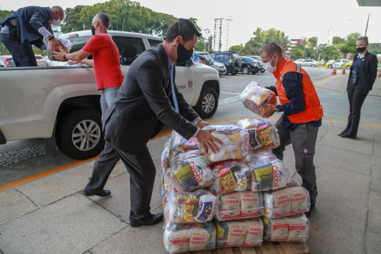 A edição 2021 da campanha Cesta Solidária Paraná, encerrada na terça-feira (06), conseguiu arrecadar mais de 200 toneladas de alimentos. . Foto: Valdelino Pontes