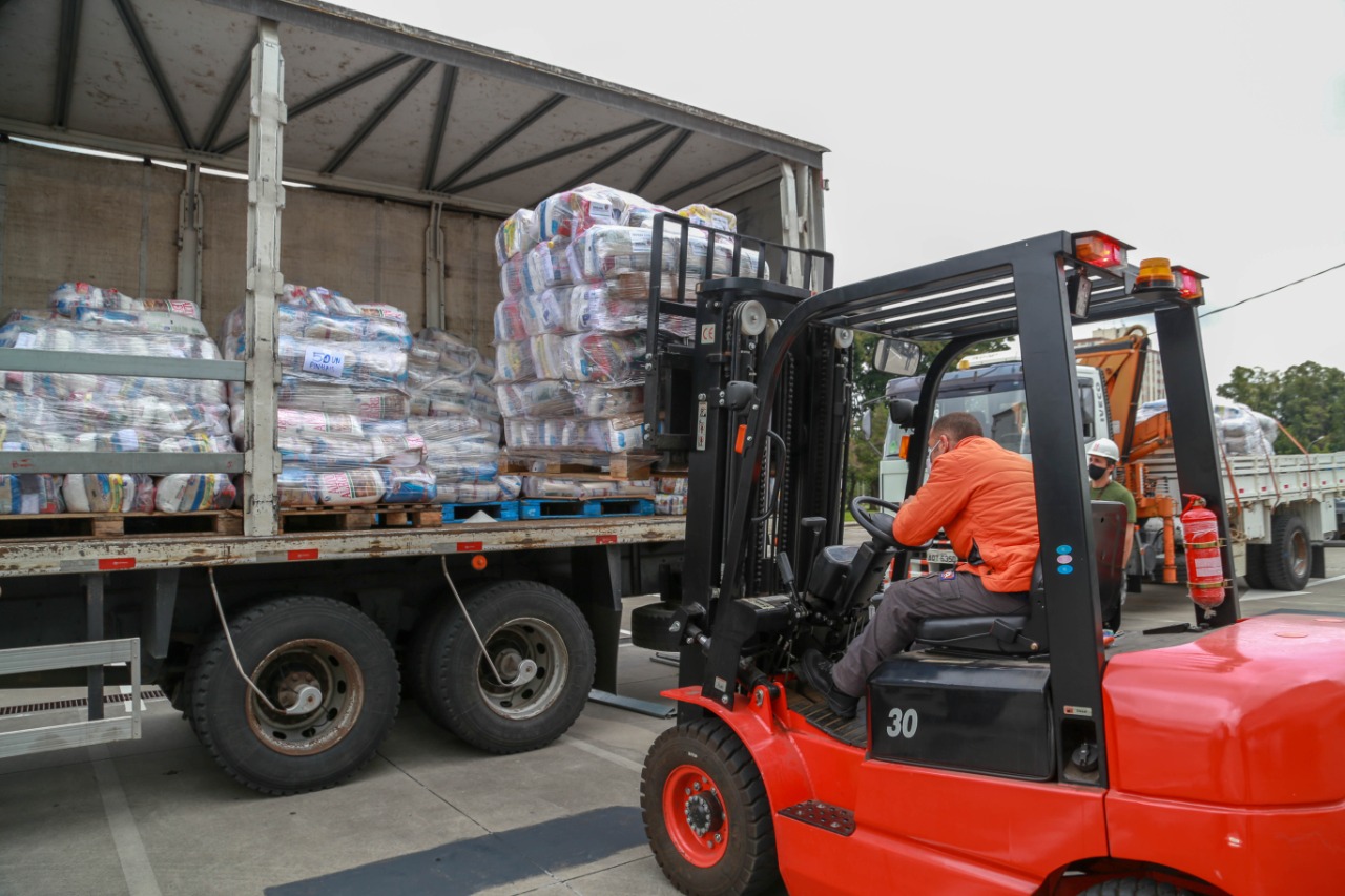 A edição 2021 da campanha Cesta Solidária Paraná, encerrada na terça-feira (06), conseguiu arrecadar mais de 200 toneladas de alimentos. . Foto: Valdelino Pontes