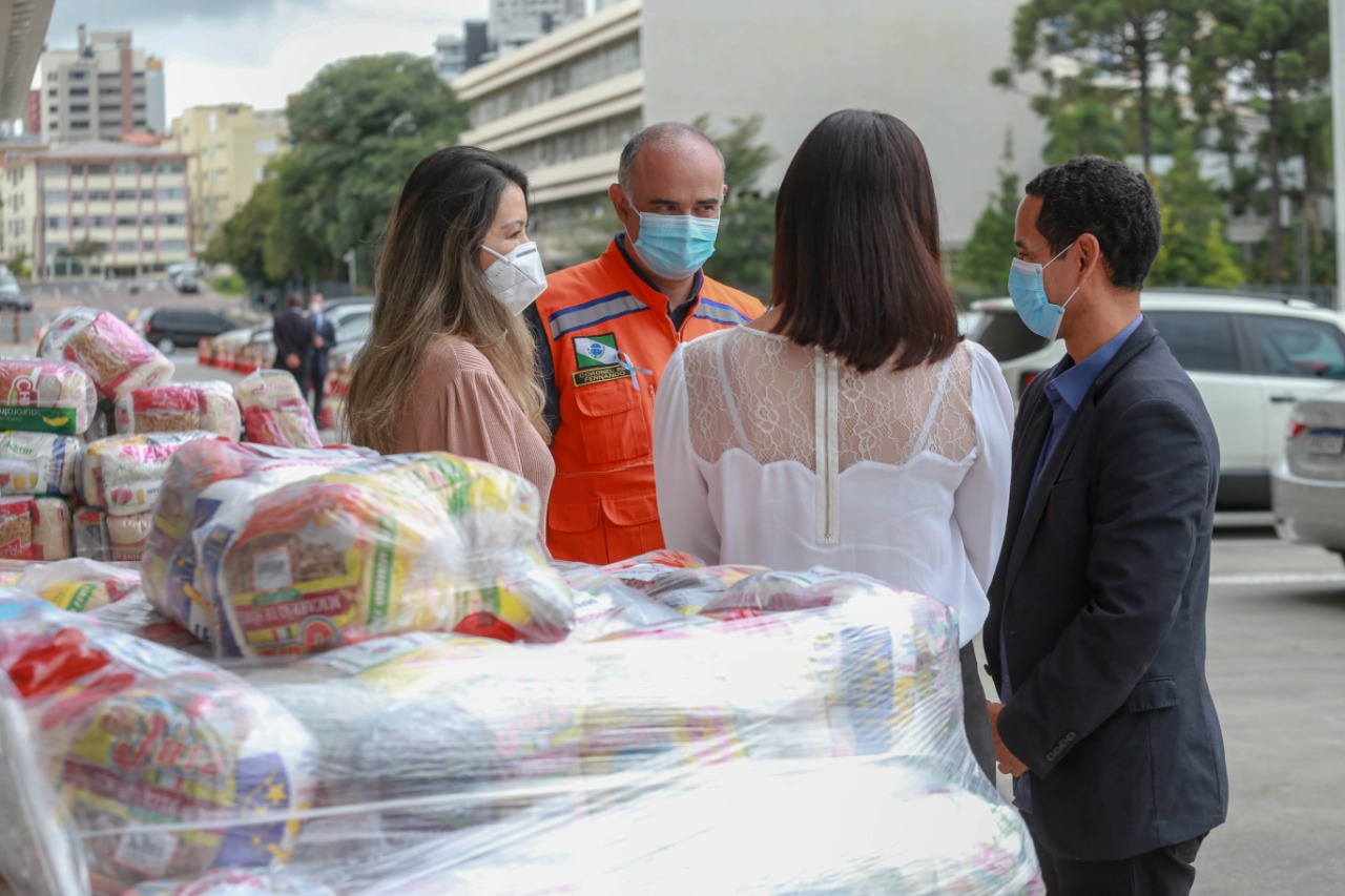 A edição 2021 da campanha Cesta Solidária Paraná, encerrada na terça-feira (06), conseguiu arrecadar mais de 200 toneladas de alimentos. . Foto: Valdelino Pontes