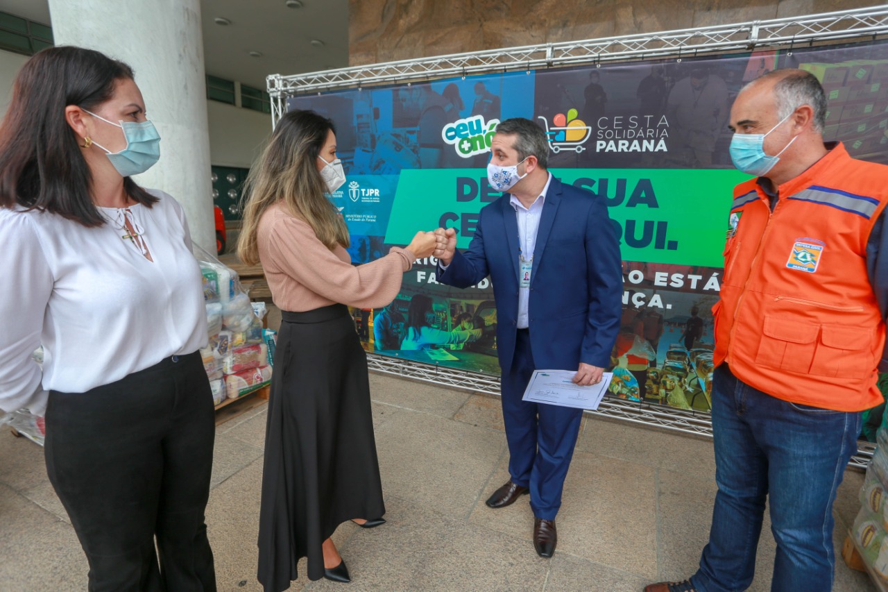 A edição 2021 da campanha Cesta Solidária Paraná, encerrada na terça-feira (06), conseguiu arrecadar mais de 200 toneladas de alimentos. . Foto: Valdelino Pontes