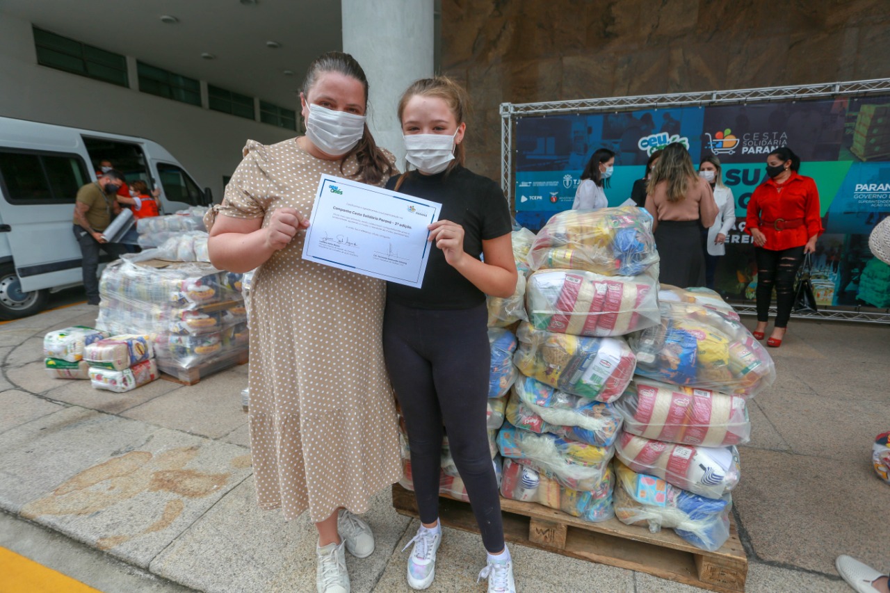 A edição 2021 da campanha Cesta Solidária Paraná, encerrada na terça-feira (06), conseguiu arrecadar mais de 200 toneladas de alimentos. . Foto: Valdelino Pontes