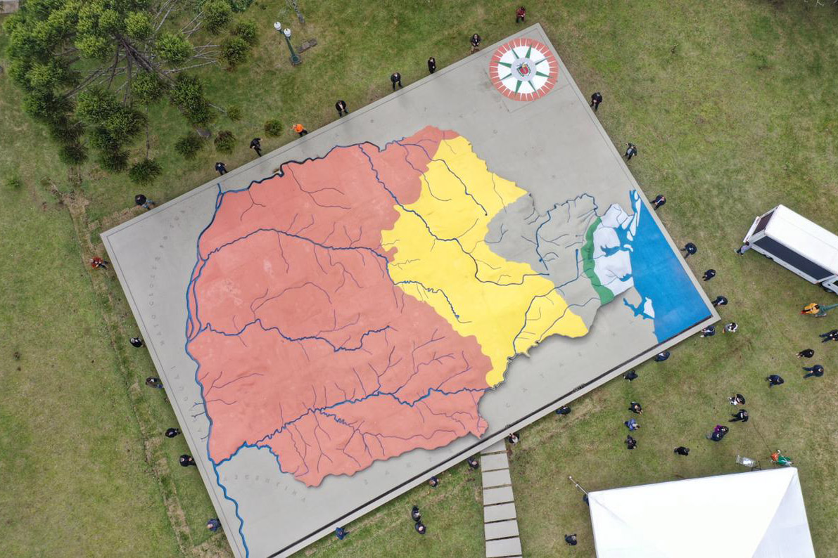 Uma cerimônia no jardim do Palácio Iguaçu, em Curitiba, realizada na manhã deste sábado (15), marcou a abertura oficial da 26ª edição da Marcha para Jesus. Ao lado de pastores de diferentes denominações religiosas da capital, o governador Carlos Massa Ratinho Junior e a primeira-dama Luciana Saito Massa acompanharam a solenidade, além de outras autoridades. O evento faz parte do Calendário Oficial do Estado. - Curitiba, 15/05/2021 - Foto: Alessandro Vieira/AEN