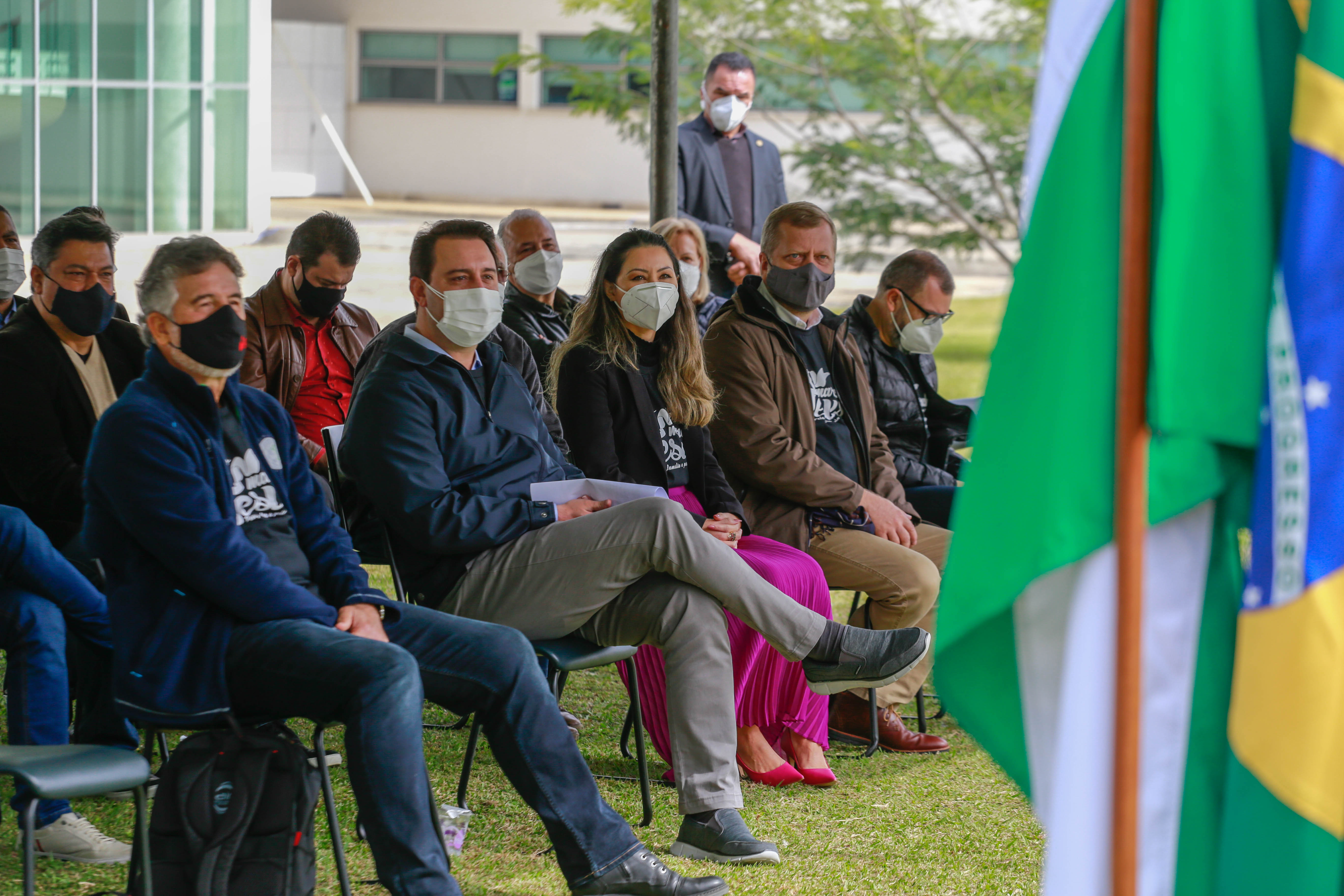 Uma cerimônia no jardim do Palácio Iguaçu, em Curitiba, realizada na manhã deste sábado (15), marcou a abertura oficial da 26ª edição da Marcha para Jesus. Ao lado de pastores de diferentes denominações religiosas da capital, o governador Carlos Massa Ratinho Junior e a primeira-dama Luciana Saito Massa acompanharam a solenidade, além de outras autoridades. O evento faz parte do Calendário Oficial do Estado. - Curitiba, 15/05/2021 - Foto: Valdelino Pontes