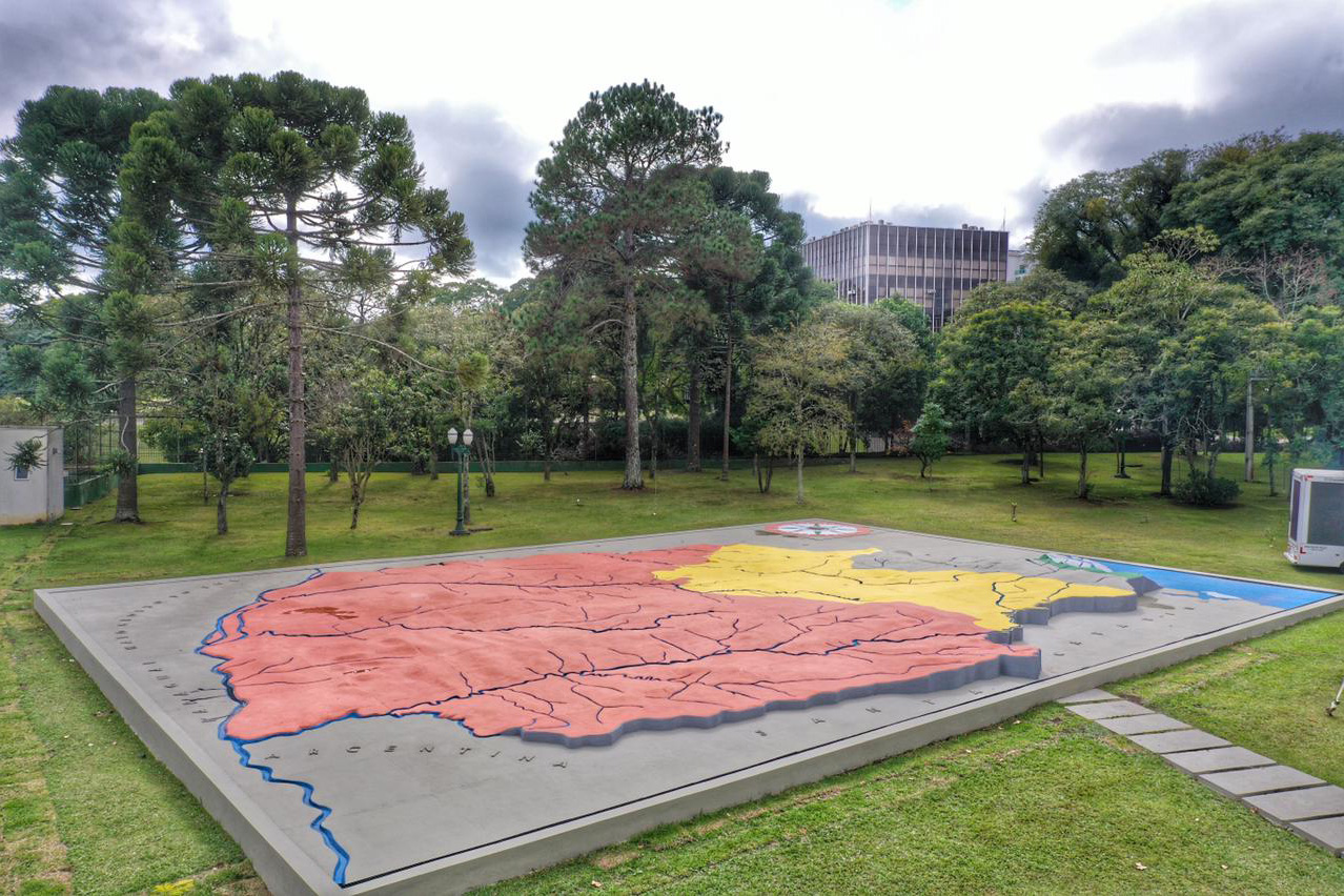 Uma cerimônia no jardim do Palácio Iguaçu, em Curitiba, realizada na manhã deste sábado (15), marcou a abertura oficial da 26ª edição da Marcha para Jesus. Ao lado de pastores de diferentes denominações religiosas da capital, o governador Carlos Massa Ratinho Junior e a primeira-dama Luciana Saito Massa acompanharam a solenidade, além de outras autoridades. O evento faz parte do Calendário Oficial do Estado. - Curitiba, 15/05/2021 - Foto: Alessandro Vieira/AEN