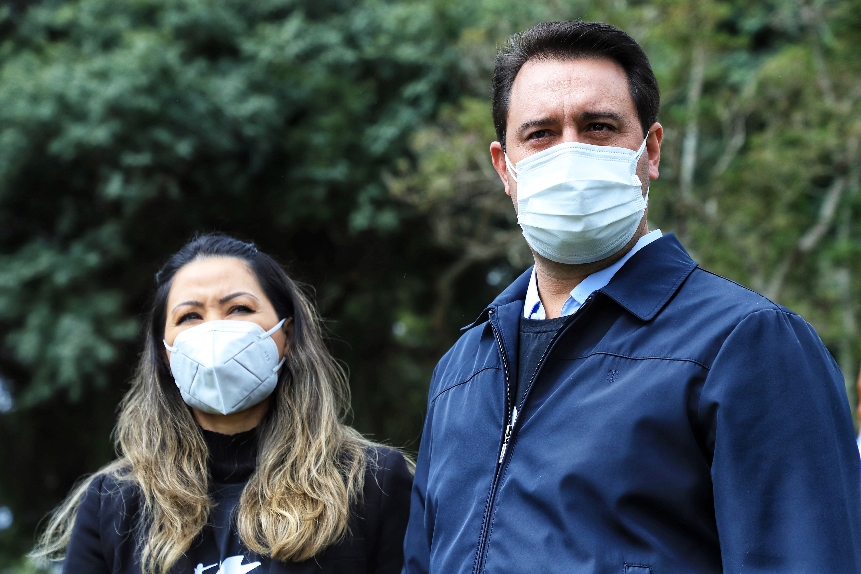 Uma cerimônia no jardim do Palácio Iguaçu, em Curitiba, realizada na manhã deste sábado (15), marcou a abertura oficial da 26ª edição da Marcha para Jesus. Ao lado de pastores de diferentes denominações religiosas da capital, o governador Carlos Massa Ratinho Junior e a primeira-dama Luciana Saito Massa acompanharam a solenidade, além de outras autoridades. O evento faz parte do Calendário Oficial do Estado. - Curitiba, 15/05/2021 - Foto: José Fernando Ogura/AEN