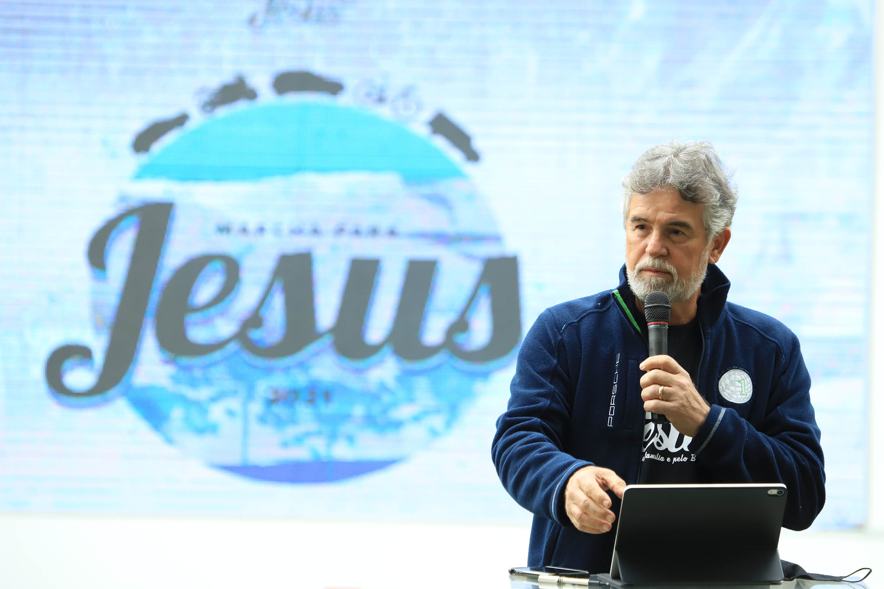 Uma cerimônia no jardim do Palácio Iguaçu, em Curitiba, realizada na manhã deste sábado (15), marcou a abertura oficial da 26ª edição da Marcha para Jesus. Ao lado de pastores de diferentes denominações religiosas da capital, o governador Carlos Massa Ratinho Junior e a primeira-dama Luciana Saito Massa acompanharam a solenidade, além de outras autoridades. O evento faz parte do Calendário Oficial do Estado. - Curitiba, 15/05/2021 - Foto: José Fernando Ogura/AEN