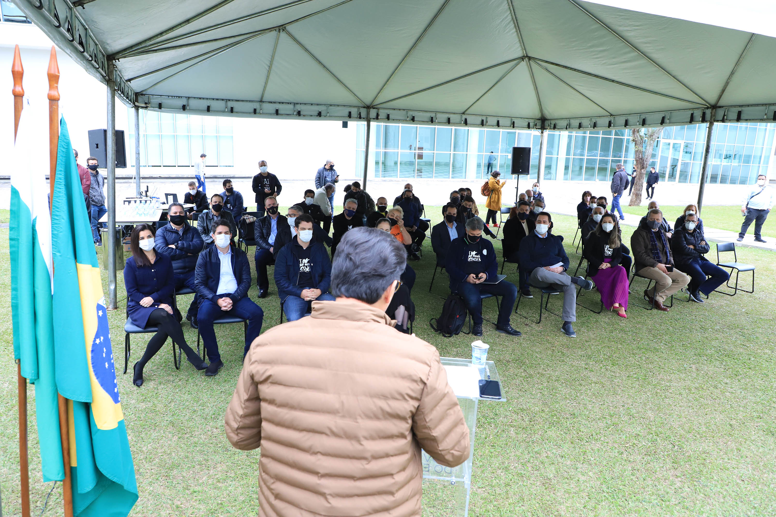 Uma cerimônia no jardim do Palácio Iguaçu, em Curitiba, realizada na manhã deste sábado (15), marcou a abertura oficial da 26ª edição da Marcha para Jesus. Ao lado de pastores de diferentes denominações religiosas da capital, o governador Carlos Massa Ratinho Junior e a primeira-dama Luciana Saito Massa acompanharam a solenidade, além de outras autoridades. O evento faz parte do Calendário Oficial do Estado. - Curitiba, 15/05/2021 - Foto: José Fernando Ogura/AEN
