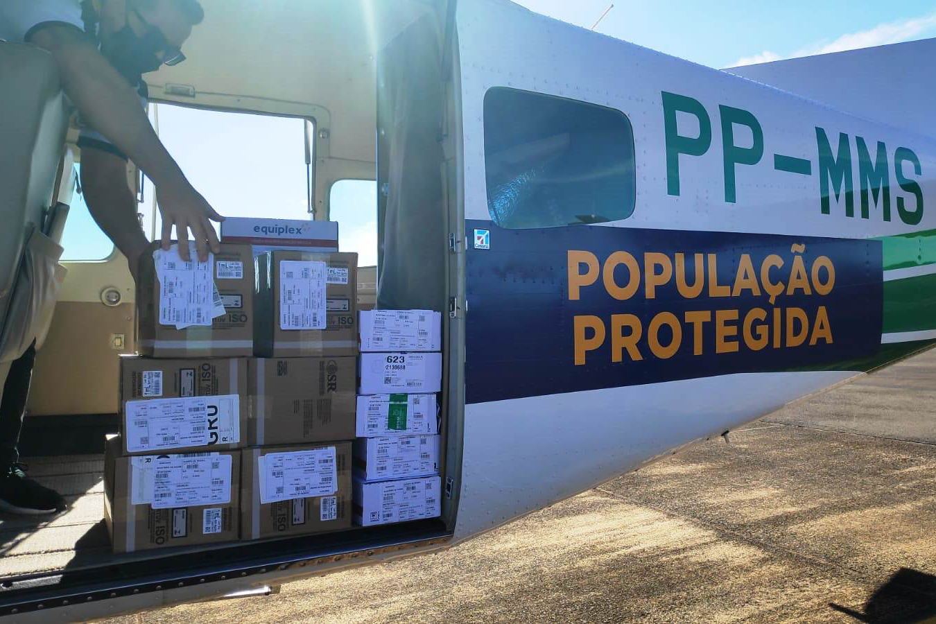 O Governo do Estado descentralizou vacinas contra a Covid-19 da Pfizer/BioNTech para nove municípios do Paraná nesta segunda-feira (24). Ao todo 39.780 doses foram distribuídas para Curitiba, Ponta Grossa, Guarapuava, Foz do Iguaçu, Araucária, Campo Largo, São José dos Pinhais, Colombo e Pinhais. - 24/05/2021 - Foto: DSivulgação SESA