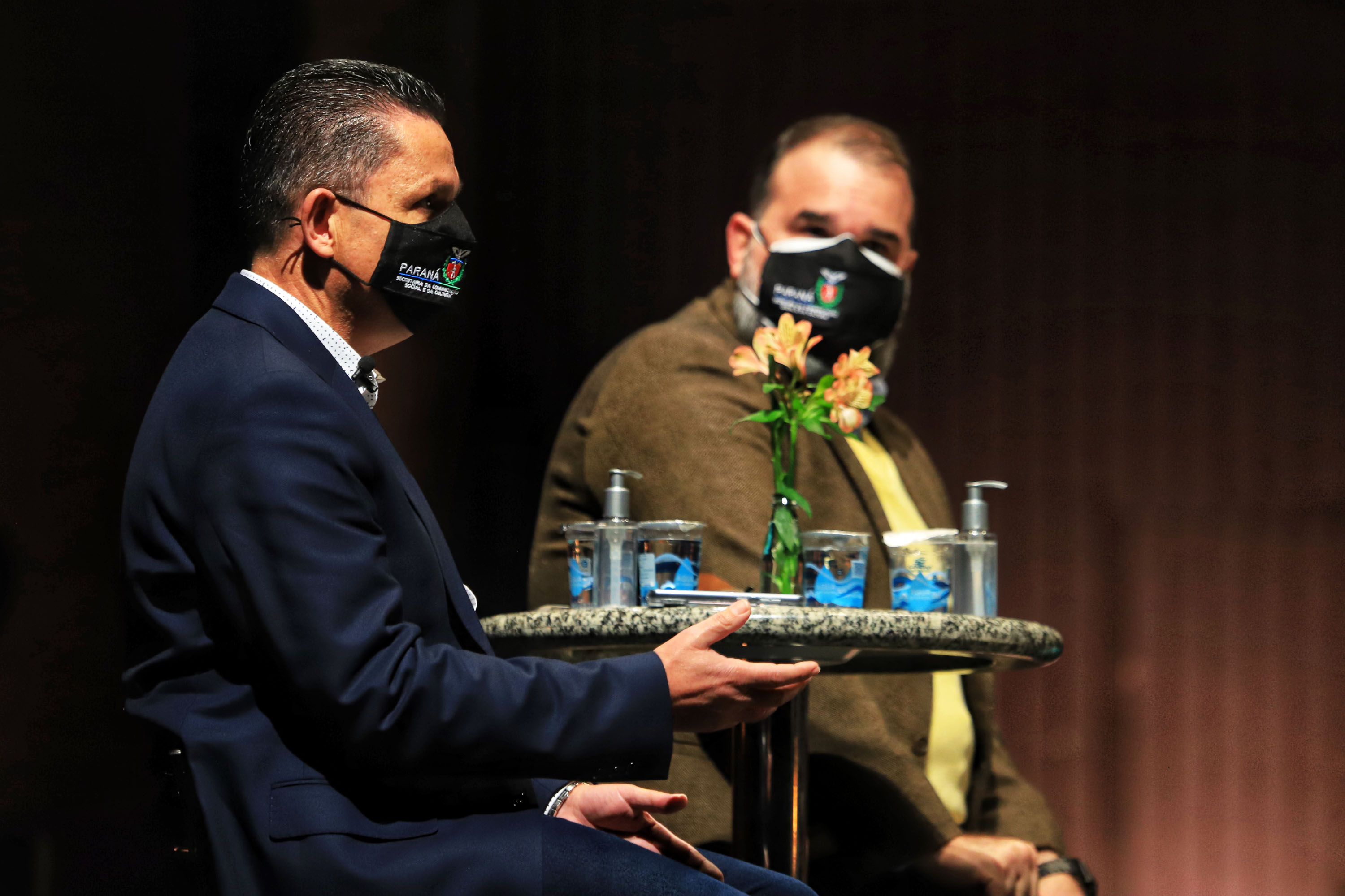 O governador Carlos Massa Ratinho Junior apresentou nesta terça-feira (22) duas grandes ações culturais. A primeira é o Paraná Cultura, uma plataforma multimídia criada pela Secretaria de Estado da Comunicação Social e da Cultura para dar vez e voz à produção cultural paranaense. A segunda é a Bolsa Qualificação ? Lei Aldir Blanc 2021, programa que vai contemplar 12 mil trabalhadoras e trabalhadores da Cultura no Estado em 2021. - Curitiba, 22/06/2021 - Foto: José Fernando Ogura/AEN