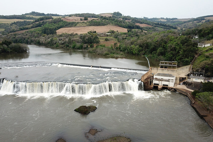 File:Usina Macaco Branco - 2011-09-11 - Isack - panoramio (1).jpg -  Wikimedia Commons