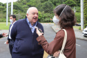 O governador Carlos Massa Ratinho Junior entrrega  nesta quinta-feira (11),  veículos da Estratégia da Saúde da Família no Parque Barigui em Curitiba. Na foto o prefeito de Curitiba, Rafael Greca.   - 11/11/2021 - Foto: Geraldo Bubniak/AEN