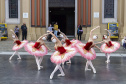 Escola de Dança Teatro Guaíra se apresenta na Praça Santos Andrade nesta sexta. Foto: Maringas Maciel/CCTG
