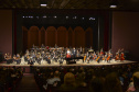 Orquestra Sinfônica do Paraná reencontra o público no grande auditório do Teatro Guaíra