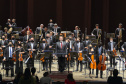 Orquestra Sinfônica do Paraná reencontra o público no grande auditório do Teatro Guaíra