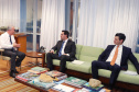 O governador Carlos Massa Ratinho Junior apresentou nesta quarta-feira (24), ao ministro de Minas e Energia, Bento Albuquerque, o avanço das obras de infraestrutura financiadas pela Itaipu Binacional no Paraná. O encontro foi em Brasília, onde o governador cumpriu agenda durante o dia. Também participou o presidente da Copel, Daniel Slaviero. - Brasília, 24/11/2021 - Foto: Bruno Spada/MME