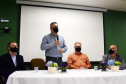 Formandos do primeiro curso de Especialização em Auditoria do SUS receberam na noite desta terça-feira (23) o diploma que permitirá atuar no controle, avaliação e auditoria dos recursos do Sistema Único de Saúde (SUS). Trinta alunos participaram da solenidade realizada no auditório da Escola de Saúde Pública do Paraná (ESPP). - Curitiba, 24/11/2021 - Foto: Américo Antonio/SESA