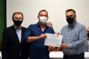 Formandos do primeiro curso de Especialização em Auditoria do SUS receberam na noite desta terça-feira (23) o diploma que permitirá atuar no controle, avaliação e auditoria dos recursos do Sistema Único de Saúde (SUS). Trinta alunos participaram da solenidade realizada no auditório da Escola de Saúde Pública do Paraná (ESPP). - Curitiba, 24/11/2021 - Foto: Américo Antonio/SESA