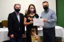Formandos do primeiro curso de Especialização em Auditoria do SUS receberam na noite desta terça-feira (23) o diploma que permitirá atuar no controle, avaliação e auditoria dos recursos do Sistema Único de Saúde (SUS). Trinta alunos participaram da solenidade realizada no auditório da Escola de Saúde Pública do Paraná (ESPP). - Curitiba, 24/11/2021 - Foto: Américo Antonio/SESA