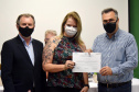 Formandos do primeiro curso de Especialização em Auditoria do SUS receberam na noite desta terça-feira (23) o diploma que permitirá atuar no controle, avaliação e auditoria dos recursos do Sistema Único de Saúde (SUS). Trinta alunos participaram da solenidade realizada no auditório da Escola de Saúde Pública do Paraná (ESPP). - Curitiba, 24/11/2021 - Foto: Américo Antonio/SESA