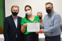 Formandos do primeiro curso de Especialização em Auditoria do SUS receberam na noite desta terça-feira (23) o diploma que permitirá atuar no controle, avaliação e auditoria dos recursos do Sistema Único de Saúde (SUS). Trinta alunos participaram da solenidade realizada no auditório da Escola de Saúde Pública do Paraná (ESPP). - Curitiba, 24/11/2021 - Foto: Américo Antonio/SESA