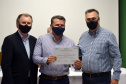 Formandos do primeiro curso de Especialização em Auditoria do SUS receberam na noite desta terça-feira (23) o diploma que permitirá atuar no controle, avaliação e auditoria dos recursos do Sistema Único de Saúde (SUS). Trinta alunos participaram da solenidade realizada no auditório da Escola de Saúde Pública do Paraná (ESPP). - Curitiba, 24/11/2021 - Foto: Américo Antonio/SESA