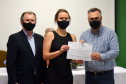 Formandos do primeiro curso de Especialização em Auditoria do SUS receberam na noite desta terça-feira (23) o diploma que permitirá atuar no controle, avaliação e auditoria dos recursos do Sistema Único de Saúde (SUS). Trinta alunos participaram da solenidade realizada no auditório da Escola de Saúde Pública do Paraná (ESPP). - Curitiba, 24/11/2021 - Foto: Américo Antonio/SESA