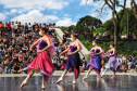 Escola de Dança Teatro Guaíra emociona o público no Parque São Lourenço. Foto: José Fernando Ogura/AEN