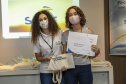 A Portos do Paraná, em parceria com o Serviço Nacional de Aprendizagem Comercial (Senac), entregou nesta sexta-feira (26) os certificados aos 35 jovens da Ilha dos Valadares que participaram dos cursos de Comunicação e Atendimento e Introdução à Maquiagem.  -  Paranaguá, 26/11/2021 - Foto: Claudio Neves/Portos do Paraná