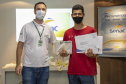 A Portos do Paraná, em parceria com o Serviço Nacional de Aprendizagem Comercial (Senac), entregou nesta sexta-feira (26) os certificados aos 35 jovens da Ilha dos Valadares que participaram dos cursos de Comunicação e Atendimento e Introdução à Maquiagem.  -  Paranaguá, 26/11/2021 - Foto: Claudio Neves/Portos do Paraná