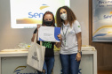 A Portos do Paraná, em parceria com o Serviço Nacional de Aprendizagem Comercial (Senac), entregou nesta sexta-feira (26) os certificados aos 35 jovens da Ilha dos Valadares que participaram dos cursos de Comunicação e Atendimento e Introdução à Maquiagem.  -  Paranaguá, 26/11/2021 - Foto: Claudio Neves/Portos do Paraná