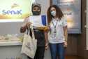 A Portos do Paraná, em parceria com o Serviço Nacional de Aprendizagem Comercial (Senac), entregou nesta sexta-feira (26) os certificados aos 35 jovens da Ilha dos Valadares que participaram dos cursos de Comunicação e Atendimento e Introdução à Maquiagem.  -  Paranaguá, 26/11/2021 - Foto: Claudio Neves/Portos do Paraná