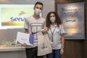 A Portos do Paraná, em parceria com o Serviço Nacional de Aprendizagem Comercial (Senac), entregou nesta sexta-feira (26) os certificados aos 35 jovens da Ilha dos Valadares que participaram dos cursos de Comunicação e Atendimento e Introdução à Maquiagem.  -  Paranaguá, 26/11/2021 - Foto: Claudio Neves/Portos do Paraná