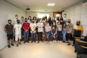 A Portos do Paraná, em parceria com o Serviço Nacional de Aprendizagem Comercial (Senac), entregou nesta sexta-feira (26) os certificados aos 35 jovens da Ilha dos Valadares que participaram dos cursos de Comunicação e Atendimento e Introdução à Maquiagem.  -  Paranaguá, 26/11/2021 - Foto: Claudio Neves/Portos do Paraná