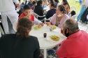 A empresa Portos do Paraná retomou nesta quinta-feira (11) o Porto em Ação após o avanço da vacinação contra a Covid-19 no Estado. O evento aconteceu na cozinha comunitária da comunidade Piaçaguera e contemplou também os moradores da Ilha de Amparo, que participaram de um almoço de integração e tiveram acesso a vouchers de consulta, teste de glicemia, aferição de glicose, além de corte de cabelo, kits de jogos lúdicos, atividades físicas e orientações da Marinha do Brasil e da Unidade de Segurança Portuária