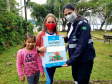 A empresa Portos do Paraná retomou nesta quinta-feira (11) o Porto em Ação após o avanço da vacinação contra a Covid-19 no Estado. O evento aconteceu na cozinha comunitária da comunidade Piaçaguera e contemplou também os moradores da Ilha de Amparo, que participaram de um almoço de integração e tiveram acesso a vouchers de consulta, teste de glicemia, aferição de glicose, além de corte de cabelo, kits de jogos lúdicos, atividades físicas e orientações da Marinha do Brasil e da Unidade de Segurança Portuária