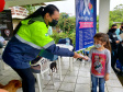 A empresa Portos do Paraná retomou nesta quinta-feira (11) o Porto em Ação após o avanço da vacinação contra a Covid-19 no Estado. O evento aconteceu na cozinha comunitária da comunidade Piaçaguera e contemplou também os moradores da Ilha de Amparo, que participaram de um almoço de integração e tiveram acesso a vouchers de consulta, teste de glicemia, aferição de glicose, além de corte de cabelo, kits de jogos lúdicos, atividades físicas e orientações da Marinha do Brasil e da Unidade de Segurança Portuária