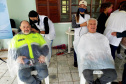 A empresa Portos do Paraná retomou nesta quinta-feira (11) o Porto em Ação após o avanço da vacinação contra a Covid-19 no Estado. O evento aconteceu na cozinha comunitária da comunidade Piaçaguera e contemplou também os moradores da Ilha de Amparo, que participaram de um almoço de integração e tiveram acesso a vouchers de consulta, teste de glicemia, aferição de glicose, além de corte de cabelo, kits de jogos lúdicos, atividades físicas e orientações da Marinha do Brasil e da Unidade de Segurança Portuária