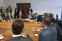 O governador Carlos Massa Ratinho Junior entregou nesta quarta-feira (24), ao presidente do Instituto Brasileiro do Meio Ambiente e dos Recursos Naturais Renováveis (Ibama), Eduardo Bin, o Relatório de Impacto Ambiental (RIMA) do projeto da Nova Ferroeste. Ele e o governador do Mato Grosso do Sul, Reinaldo Azambuja, se reuniram com técnicos do órgão ambiental em Brasília para tratar do empreendimento. - Curitiba, 24/11/2021 - Foto: IBAMA