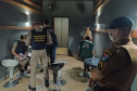 Operação apreende arma de fogo e produtos contrabandeados em Curitiba e no Litoral
