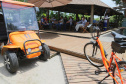 Copel entrega carros elétricos para eletricistas que atendem a Ilha do Mel