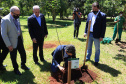 Em Foz do Iguaçu, governador acompanha plantio da 24ª milionésima árvore pela Itaipu Binacional